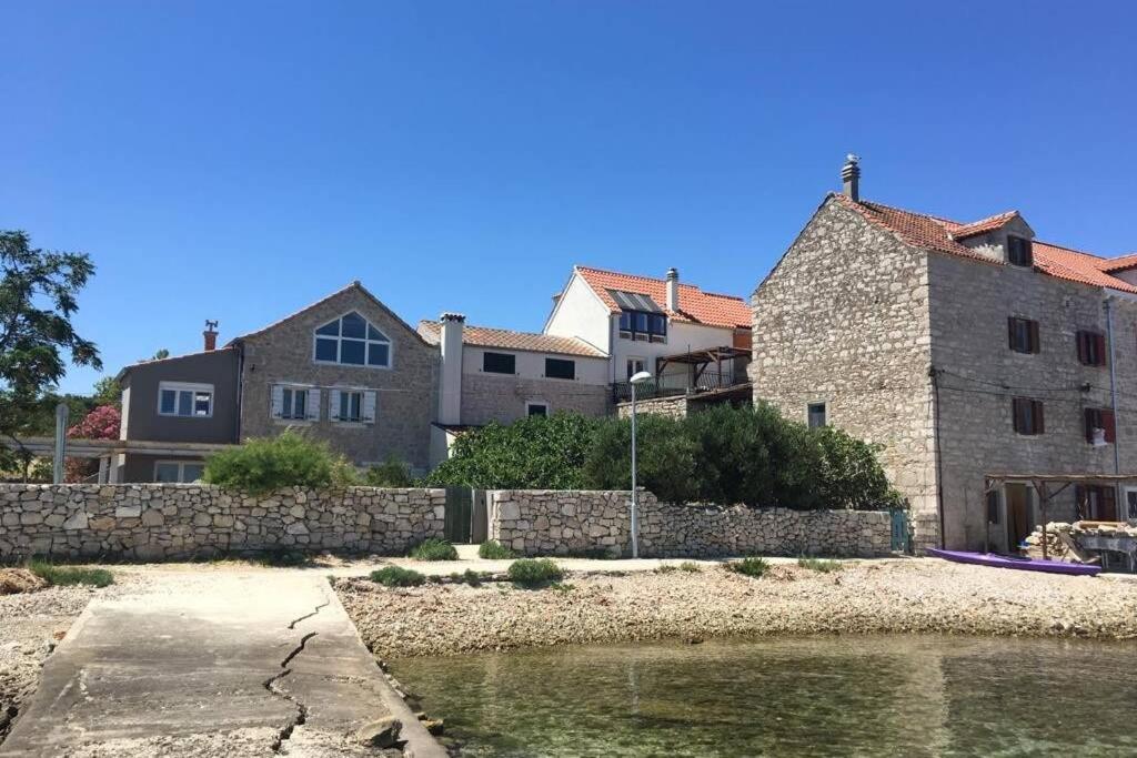 Heritage Stone House by the Sea - B&B