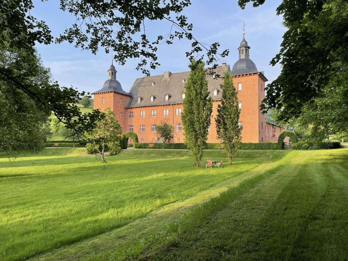 Ferienwohnungen Jagdschloss Adolphsburg - B&B