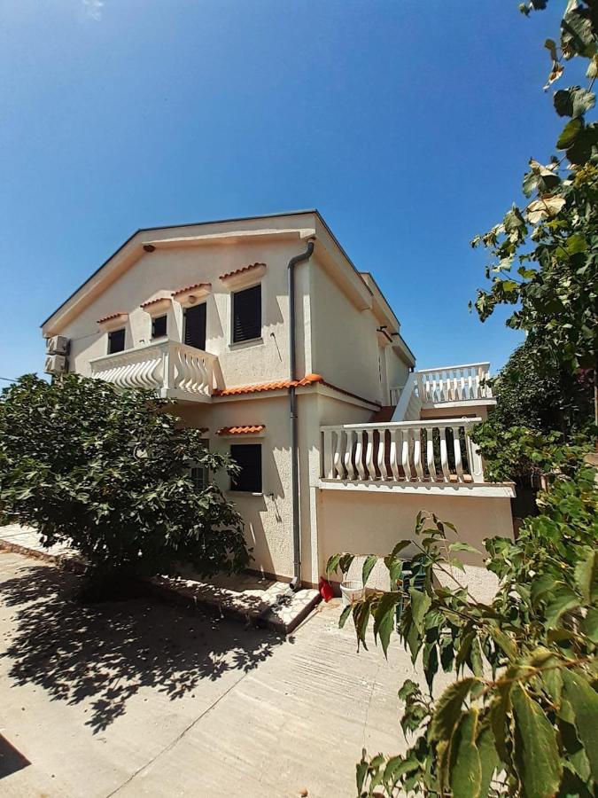 Guest House Keskic - Ferienwohnung Karlobag