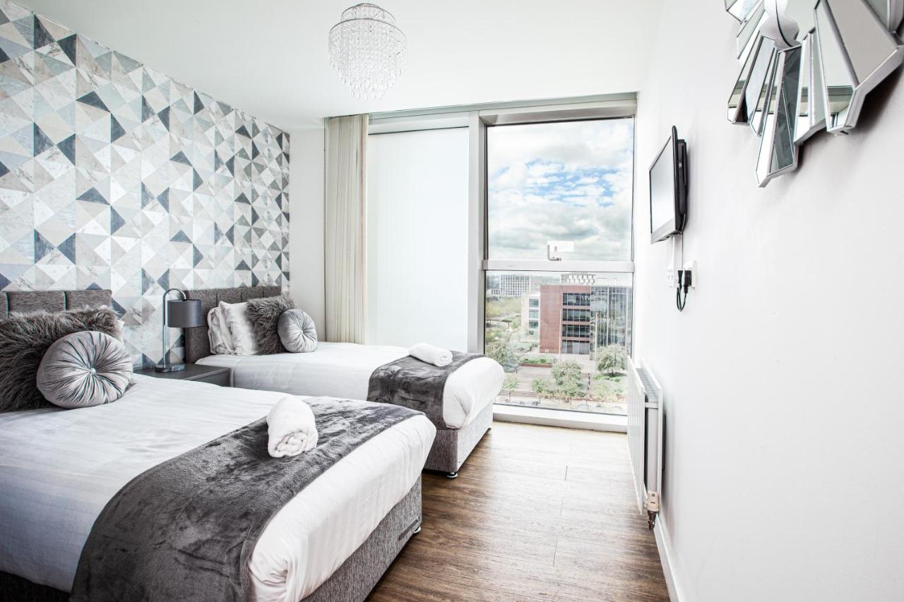2 Bedroom 2 Bathroom Apartment in Central Milton Keynes with Free Parking - Contractors, Relocation, Business Travellers - B&B