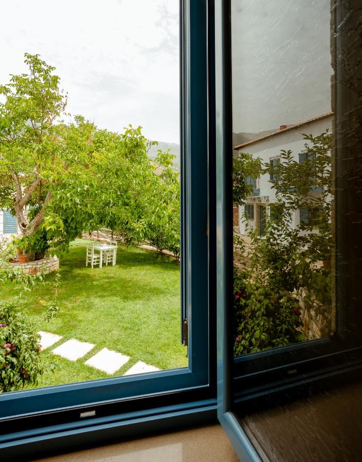 Deluxe tweepersoonskamer met balkon en uitzicht op zee