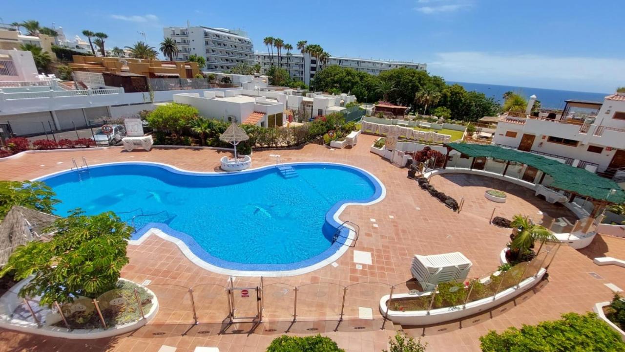 FIRST LINE Los Geranios Ocean View Apartment Air Conditioned 50 m from La Pinta beach - Chambres d’hôtes Adeje