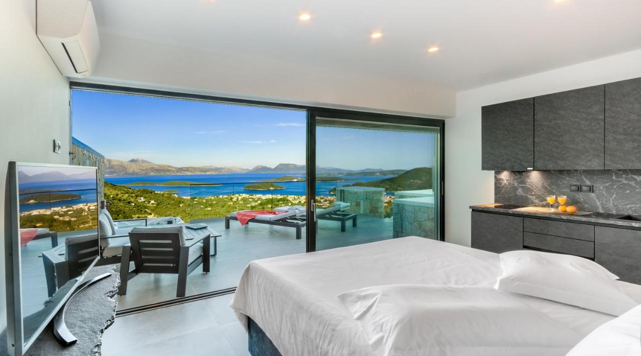 King Suite with Heated Pool and Sea View 