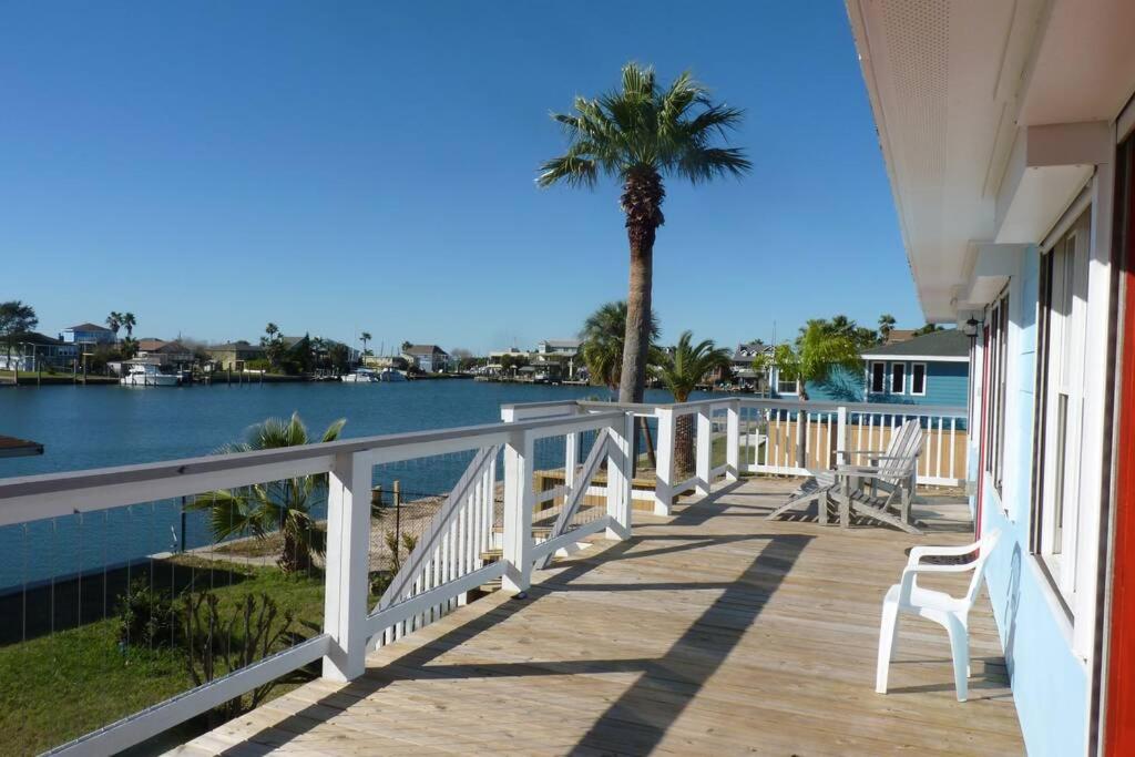 Paradise lagoon*bayhouse fishing*beach*Dogfriendly - Bed and Breakfast Galveston