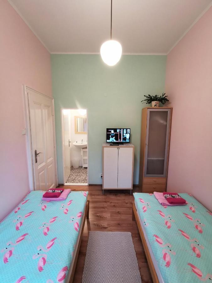 Chambre Double ou Lits Jumeaux avec Salle de Bains