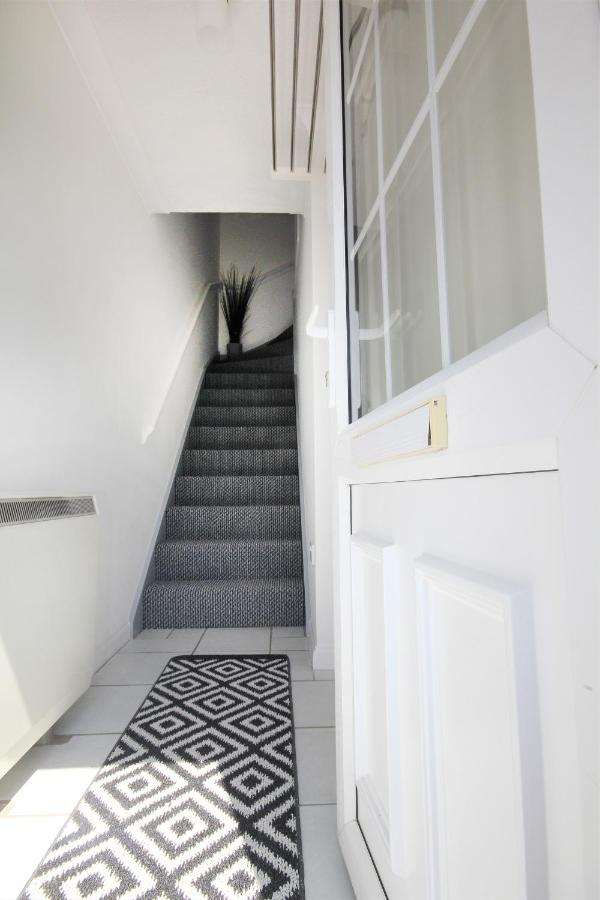 ChiPad Mono - Comfy City Centre Apartment with Free Parking Space - B&B Chichester