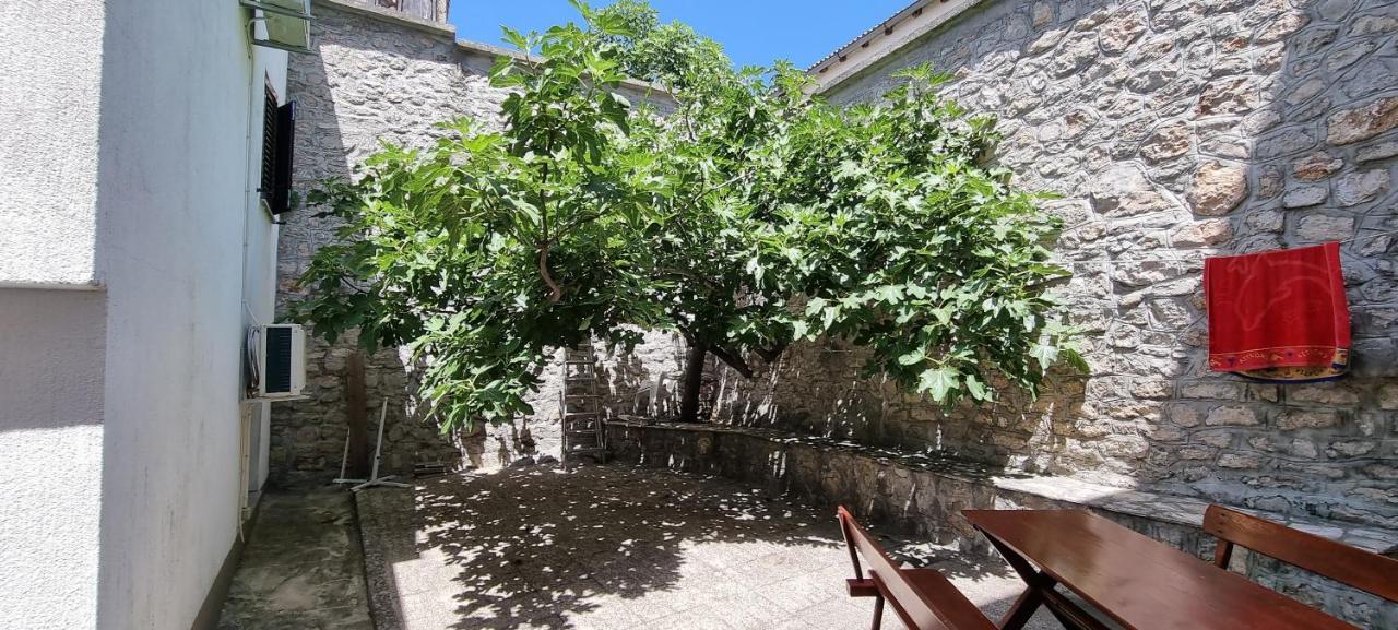 Holiday home Marija - Bed and Breakfast Karlobag