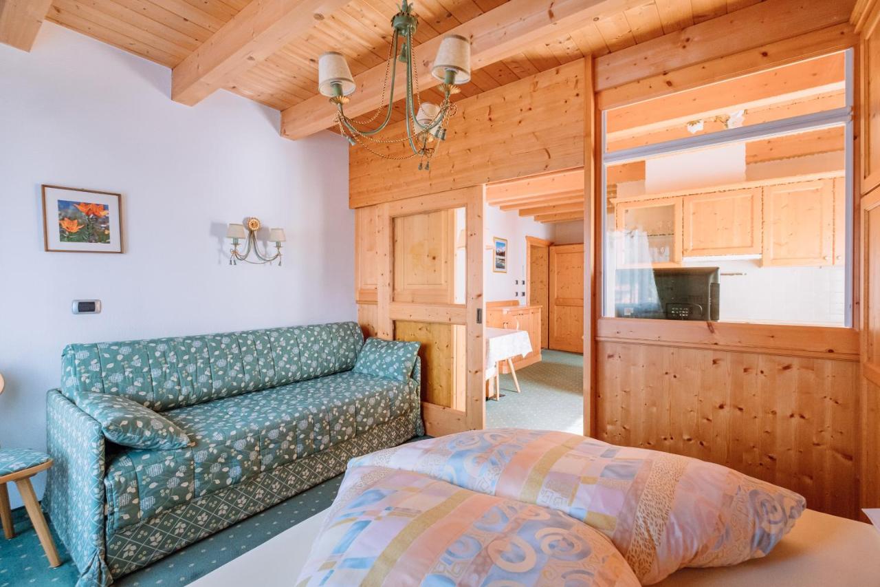 Apartment with Mountain View