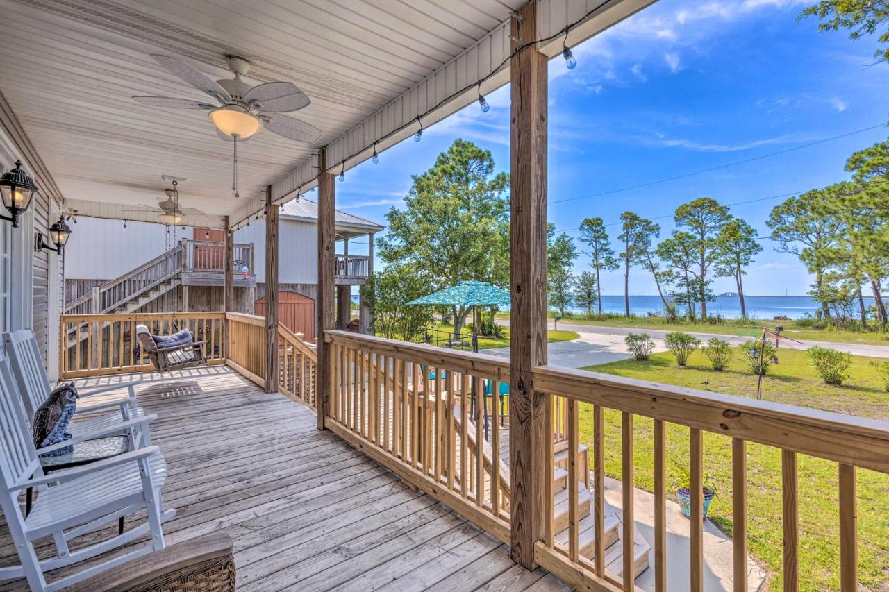 Stunning Views and Waterfront Fun Aloe Bay Home - Ferienwohnung
