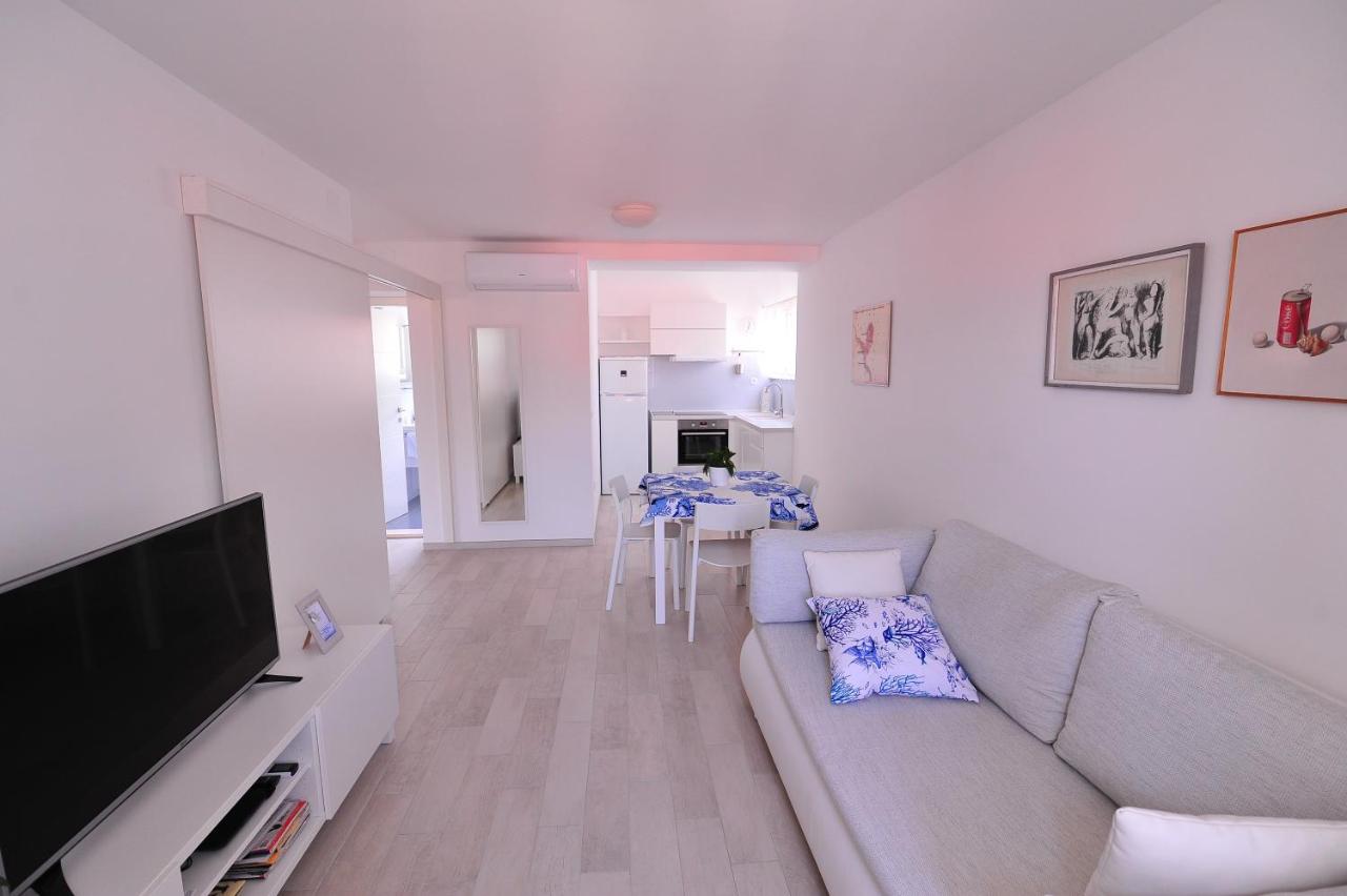 A - luxury apt in center just 5min from beach - B&B Korčula