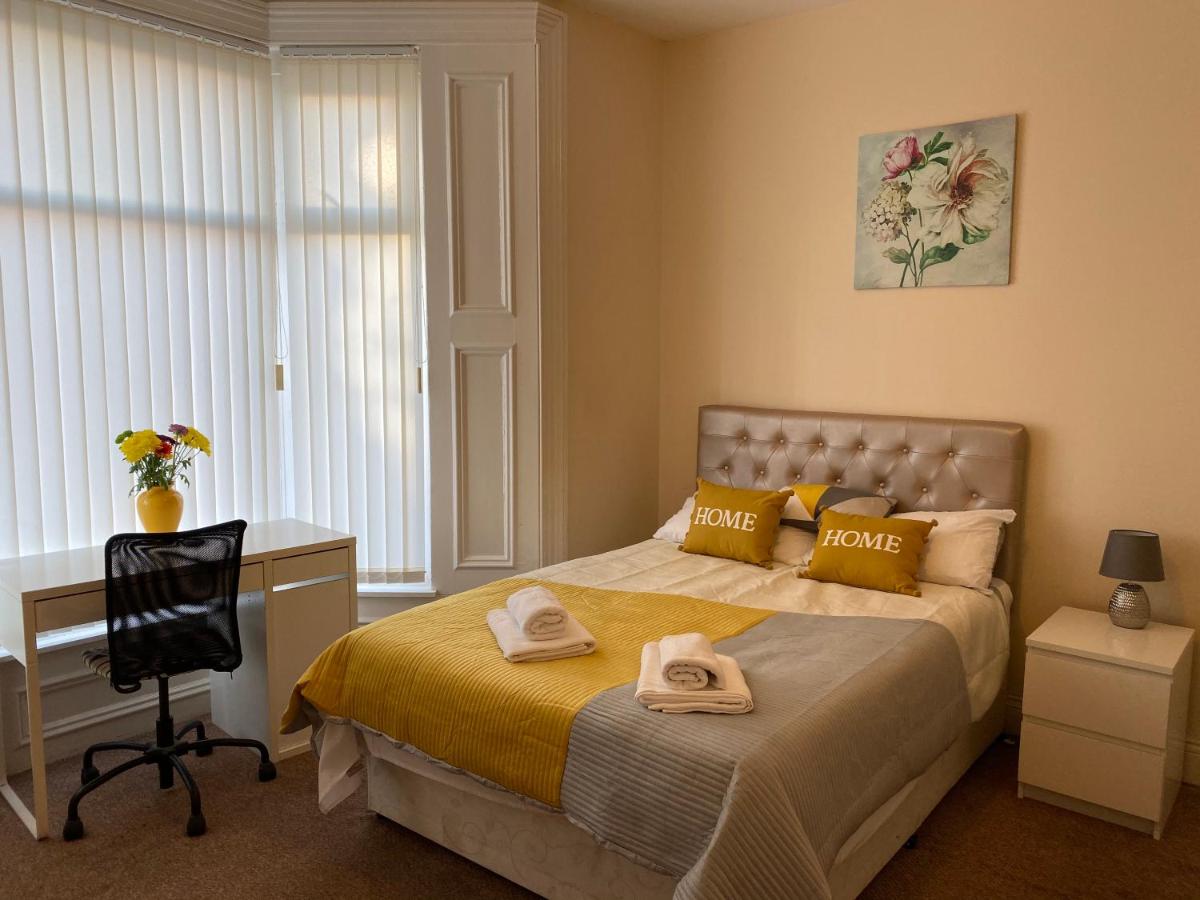 B&B Sunderland - City Centre Ensuite Home - Free parking, near Uni & Hospital - Bed and Breakfast Sunderland