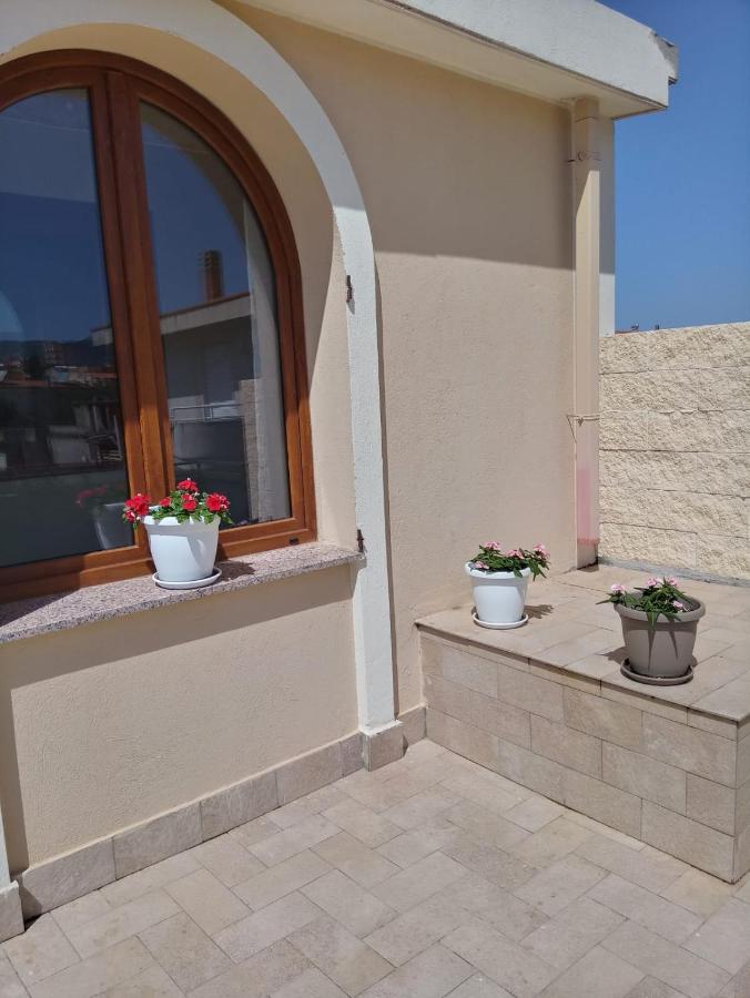 Luminoso Appartamento con Terrazza......C.U......Q2483 - B&B Sinnai