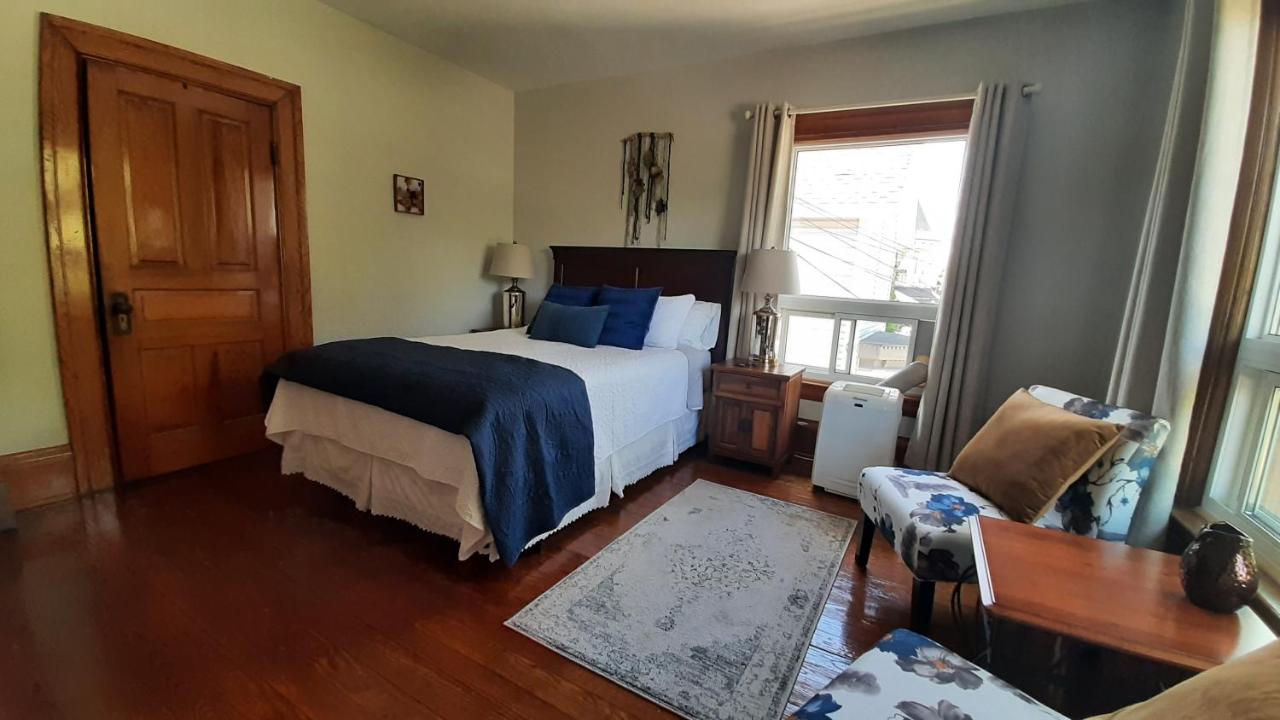 Deluxe Double Room with Shower