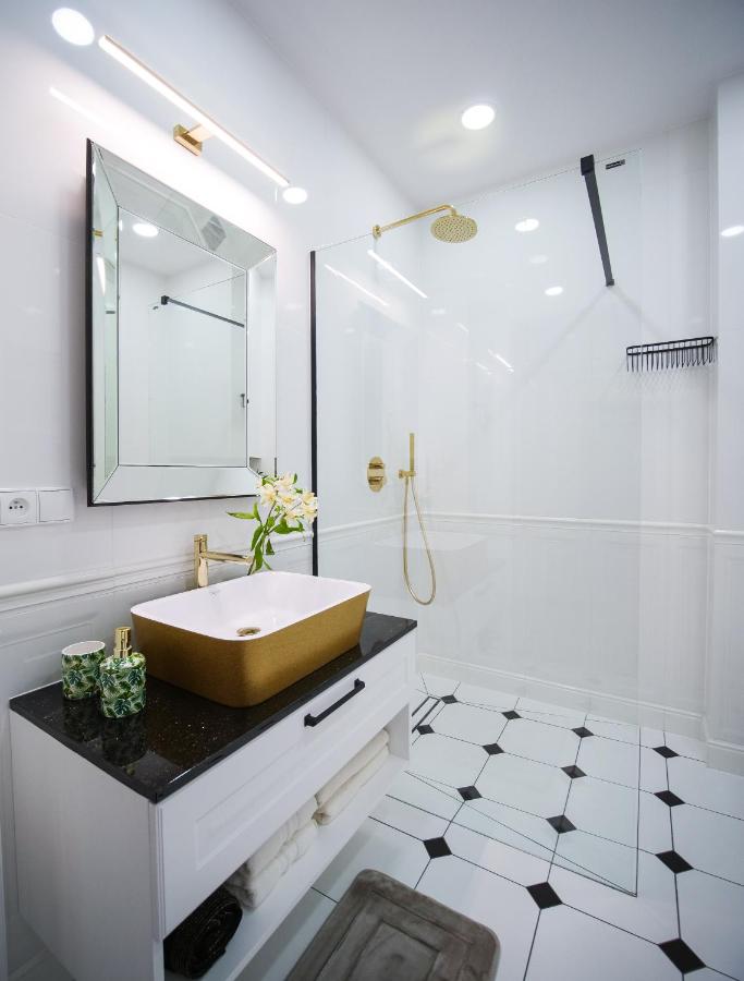 Luksusowe Apartamenty Bursztynowy Las ,,Leśny Poranek'' z ogrodem i widokiem na las Ustka - Bed and Breakfast Ustka