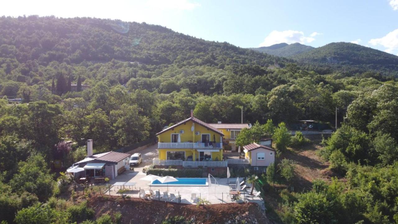 Apartments Nika with swimming pool and beautiful sea view - B&B Dobrec