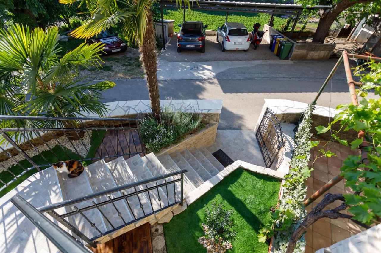 Rustic apartment EVELIN - Bed and Breakfast Krk