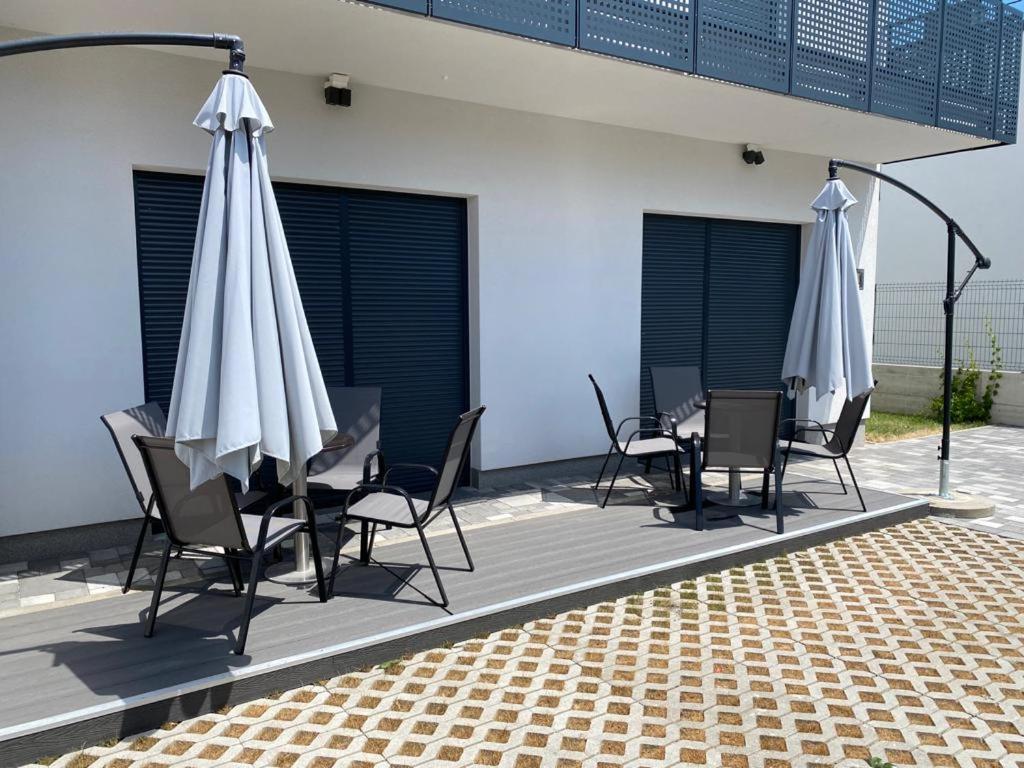 4TREES Airport Apartments and Rooms - B&B