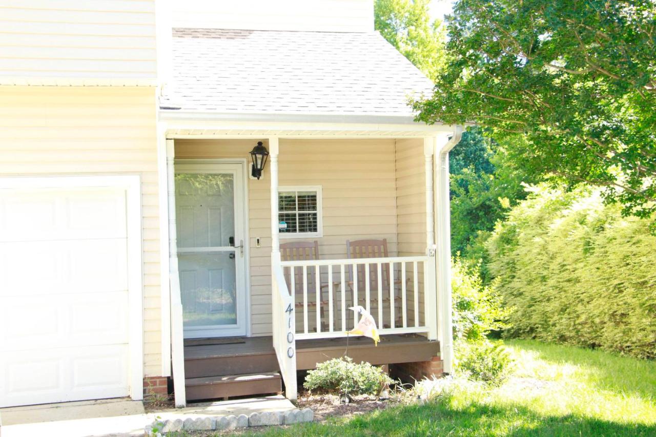 minutes from downtown 3br stylishhome-free parking - B&B