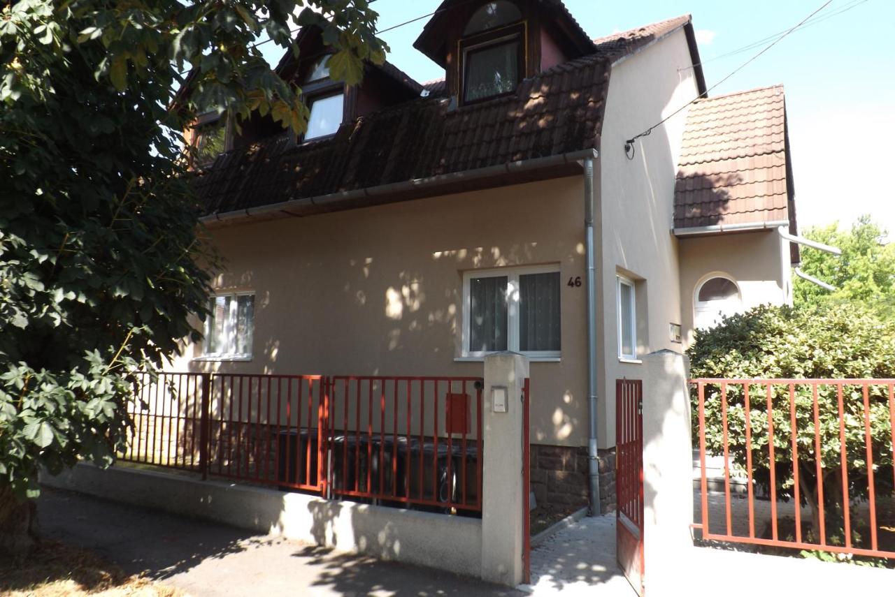 B&B Keszthely - Napsugár Vendégház - Bed and Breakfast Keszthely