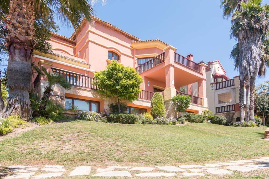 B&B Marbella - Exclusive 6 En suite Bedroom Villa - Nagüeles - Bed and Breakfast Marbella