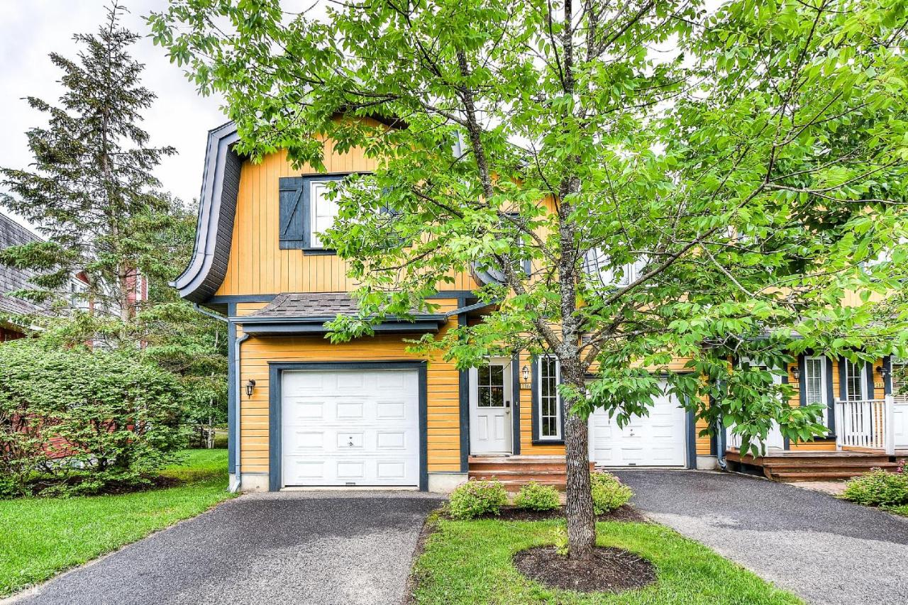 Townhouse With Free Shuttle To Tremblant Resort - B&B Mont-Tremblant
