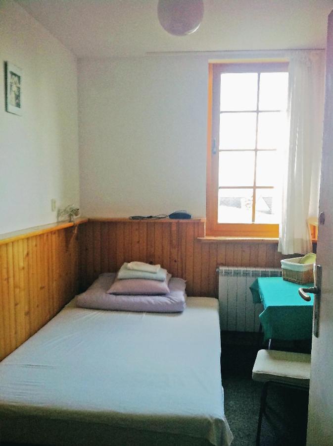 Chambre Simple Économique avec Salle de Bains Commune