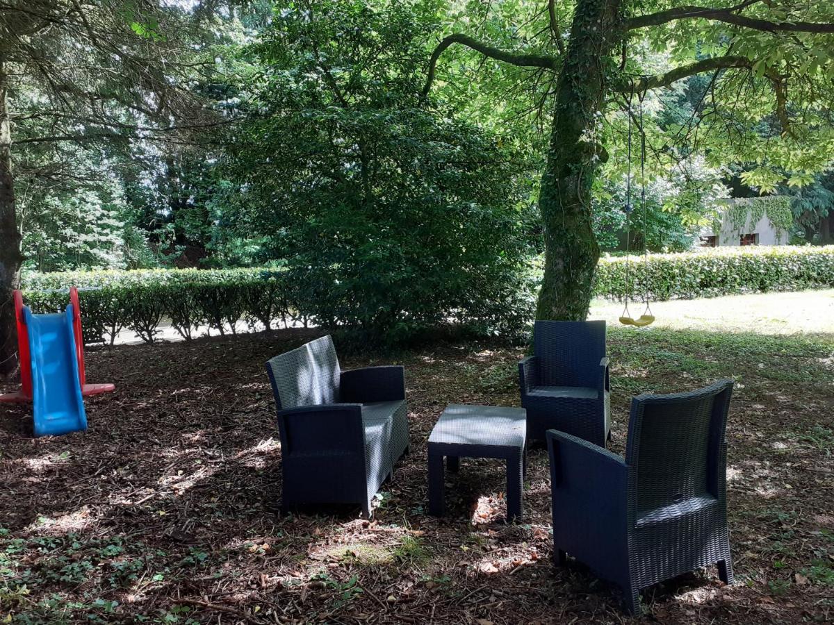 Maison au calme grand jardin privé aire de jeux Lac de Guerledan - Chambres d'hôtes Plouguernével