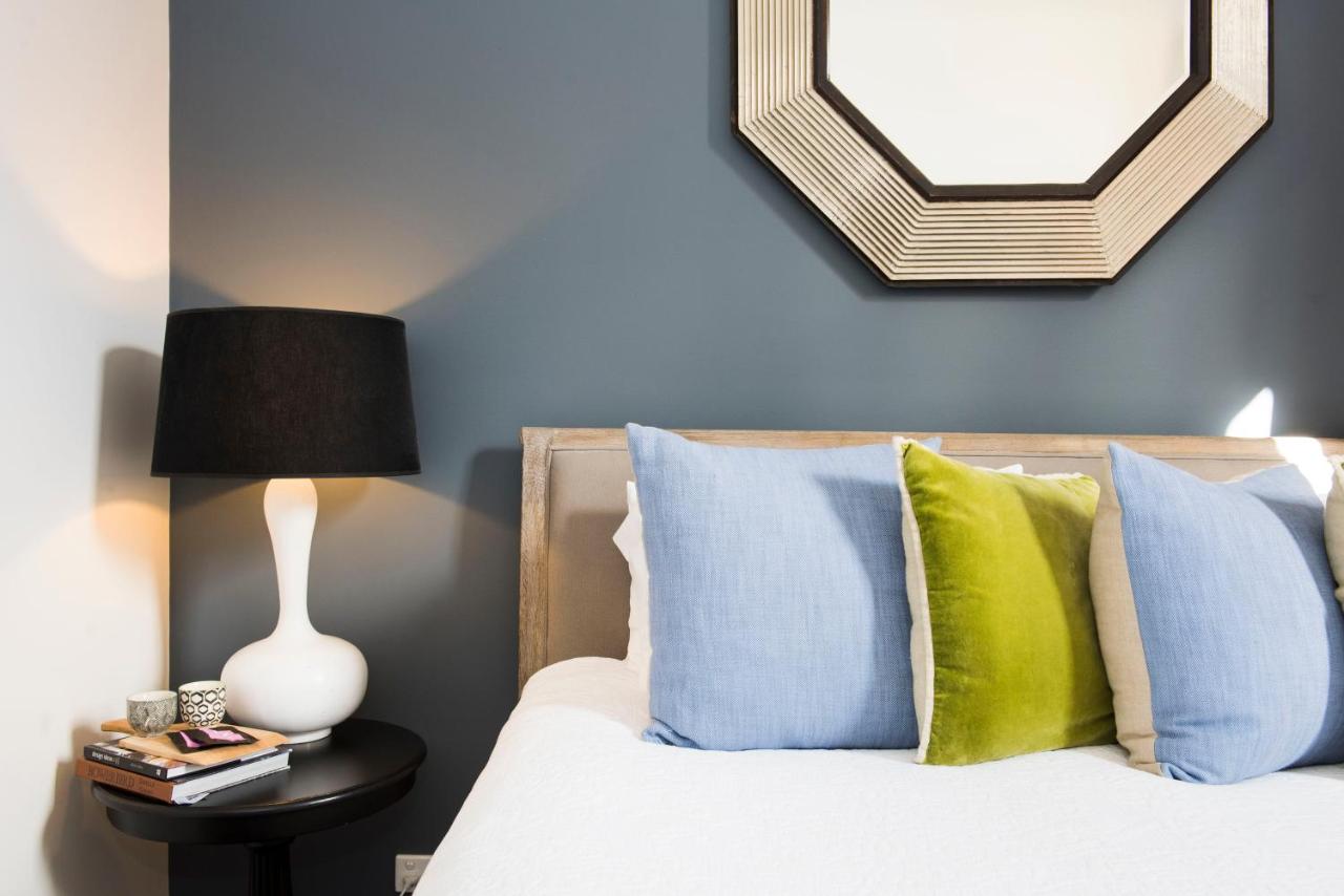  The Perry Suite  