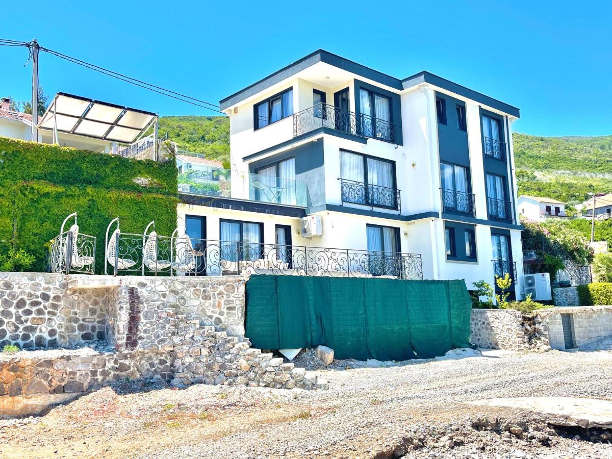 Beachfront villa Pearl of Adria - B&B