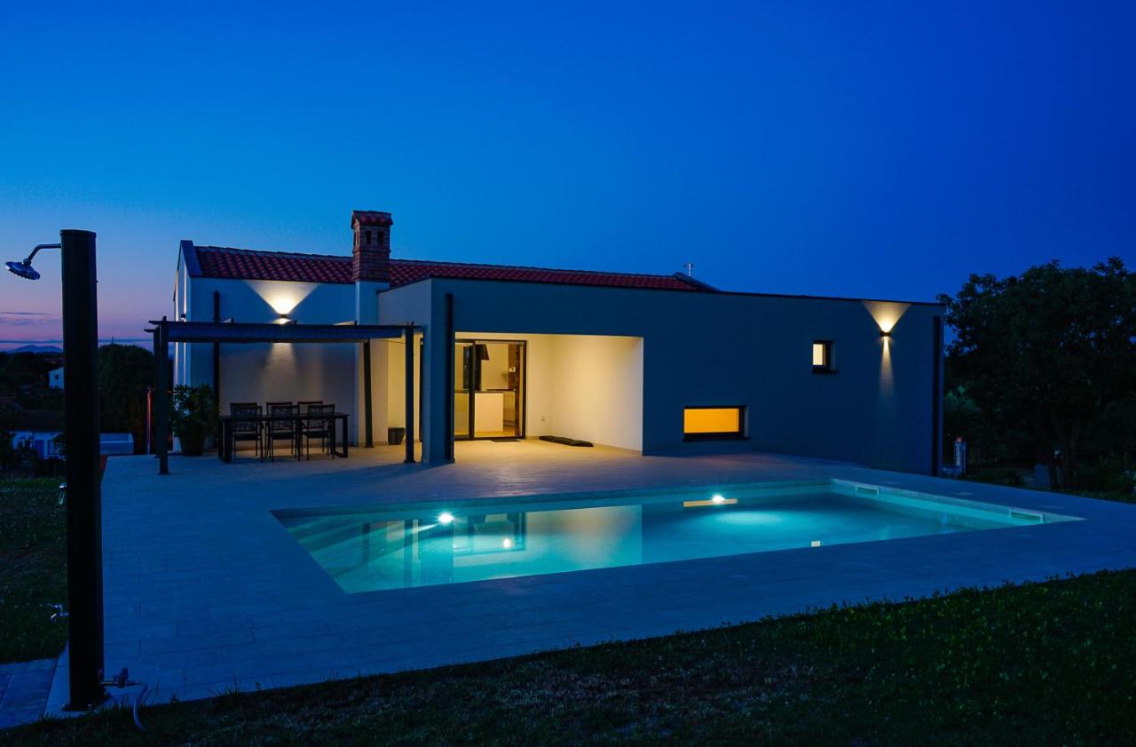 Villa Lia with pool - luxury in Vintijan, near Pula and Medulin - B&B