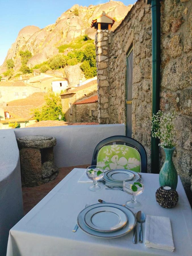 Casa dos Sequeiras - Bed and Breakfast Monsanto