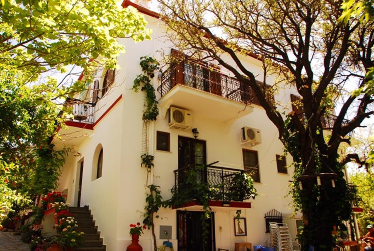Atzanou Rooms - B&B Kamariótissa