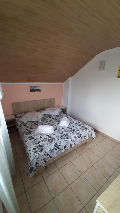 Tweepersoonskamer met een Eigen Externe Badkamer