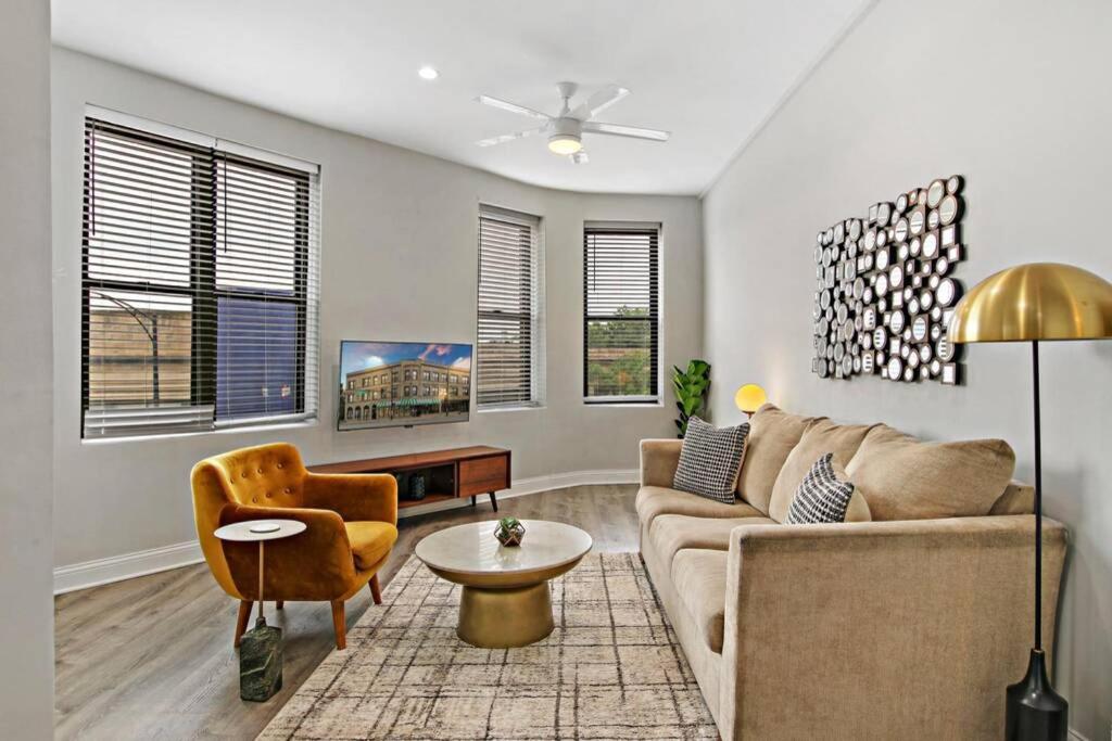 3BR Apt in Logan Square Walkable to Highlights - Central Park S6 - Ferienwohnung