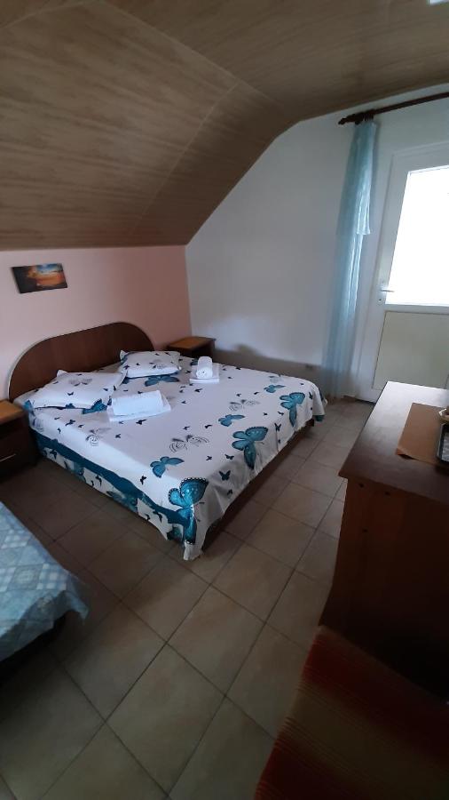 Driepersoonskamer met Eigen Externe Badkamer