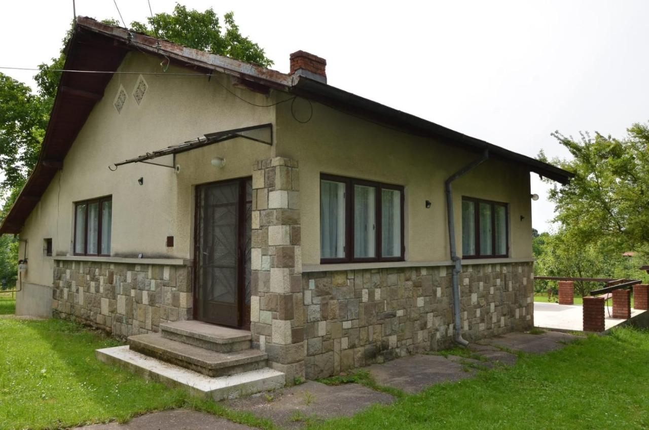 Casa rurală cu livadă LavAndra - Bed and Breakfast