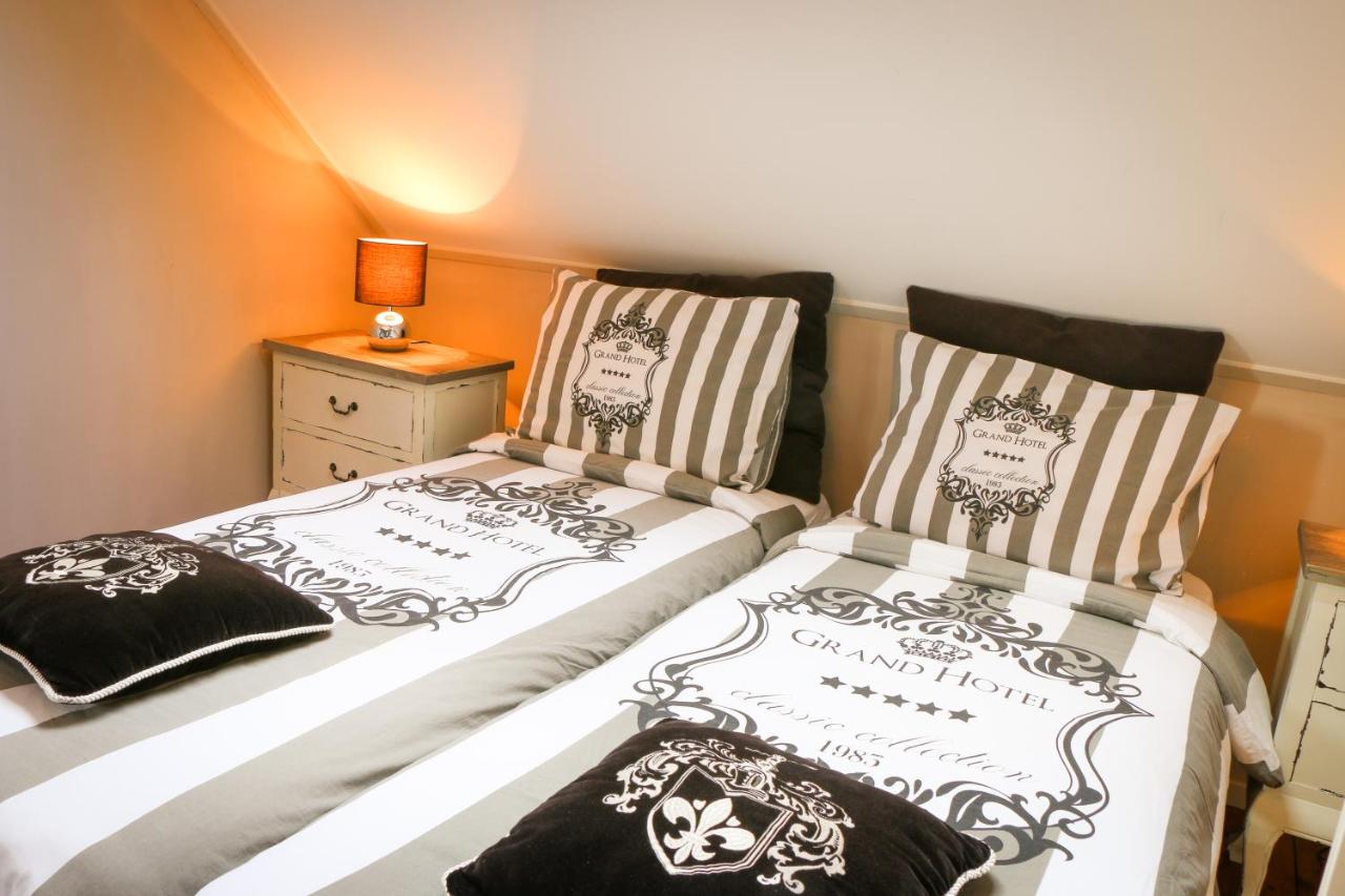 Twin Room with Shower