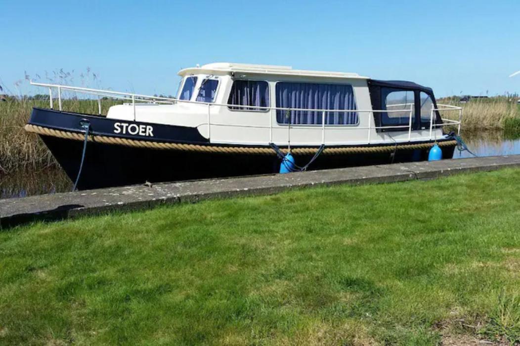 B&B Jutrijp - Boat Stoer kamperen op het water - niet om mee te varen - lees hostprofiel-read host profile - Bed and Breakfast Jutrijp