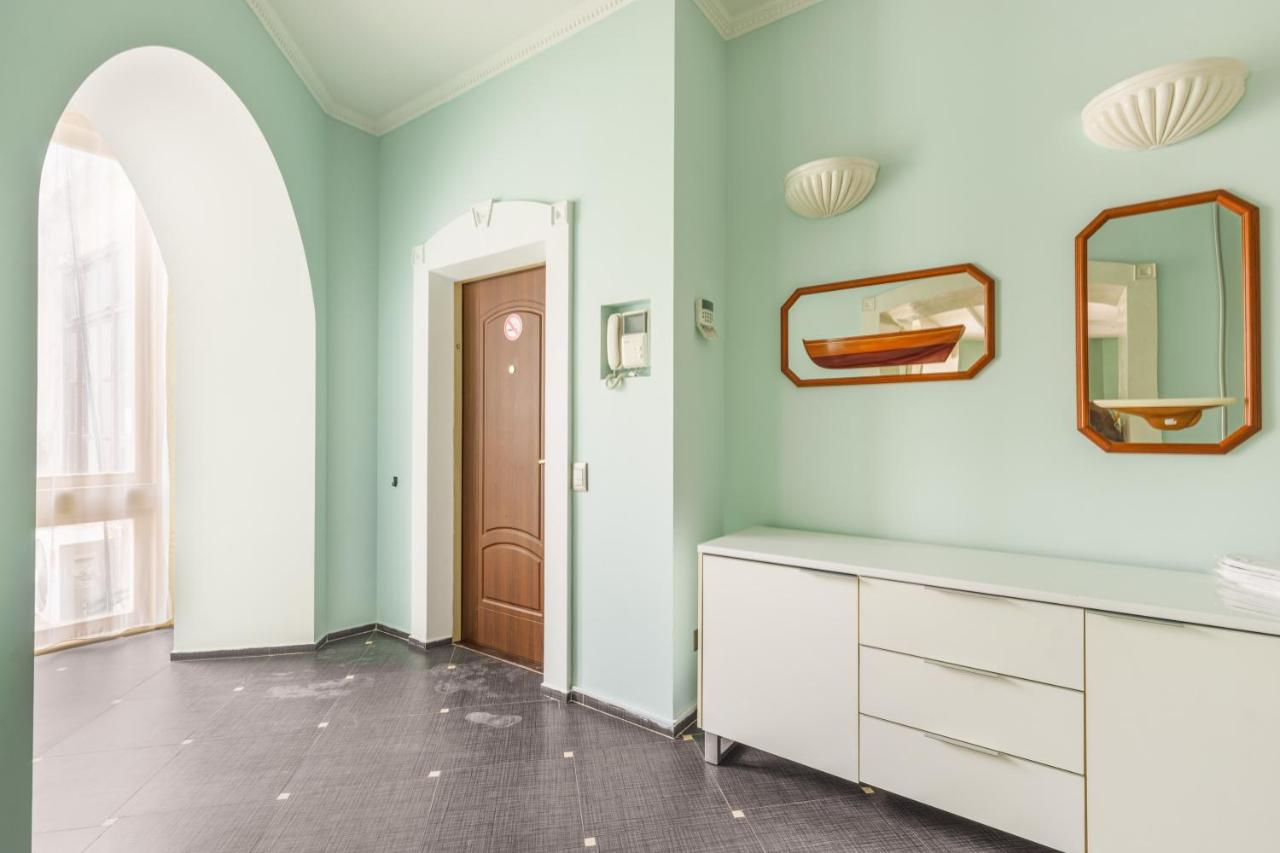 Deribasivska Cozy 4-room Apartment - Bed and Breakfast