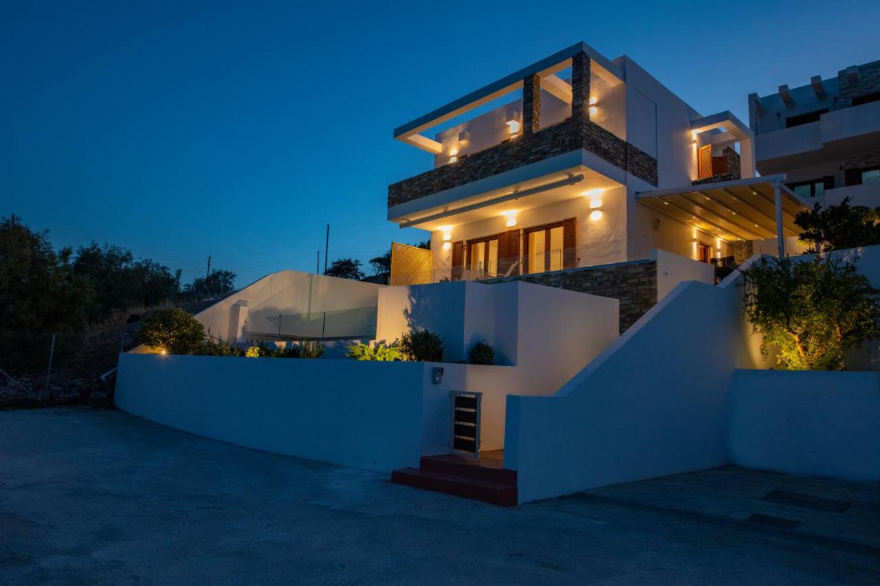 Villa Marelia - Seafront villa with infinity pool - B&B