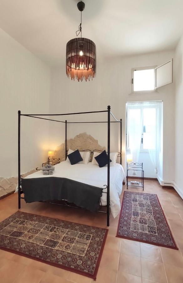 Zimmer mit Kingsize-Bett