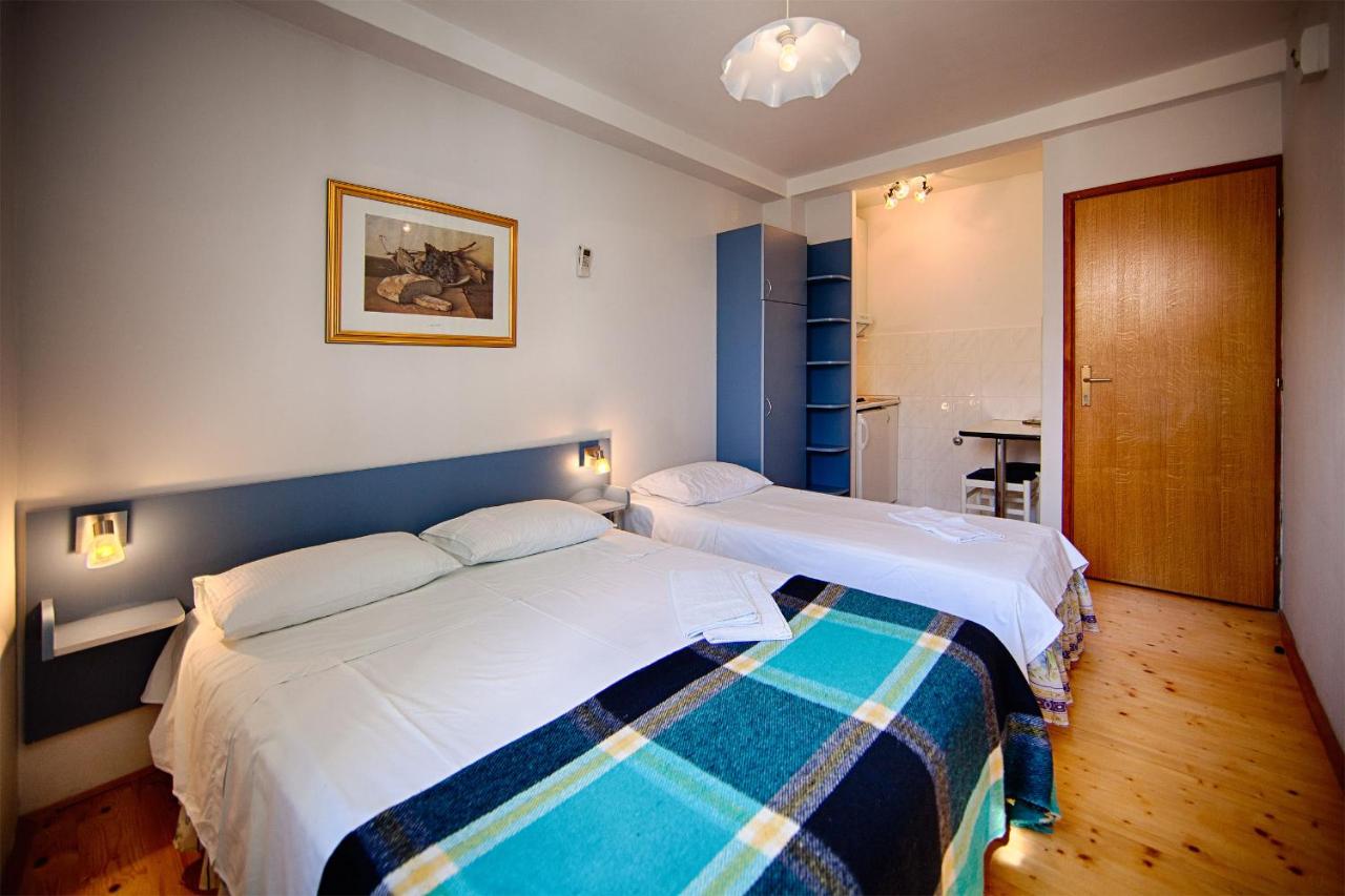 Studio Apartment (3 Adults)