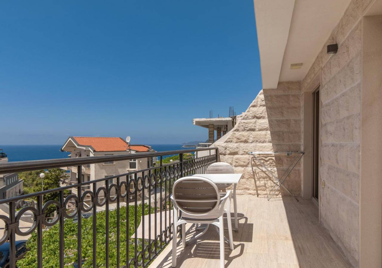 Studio with Balcony and Sea View