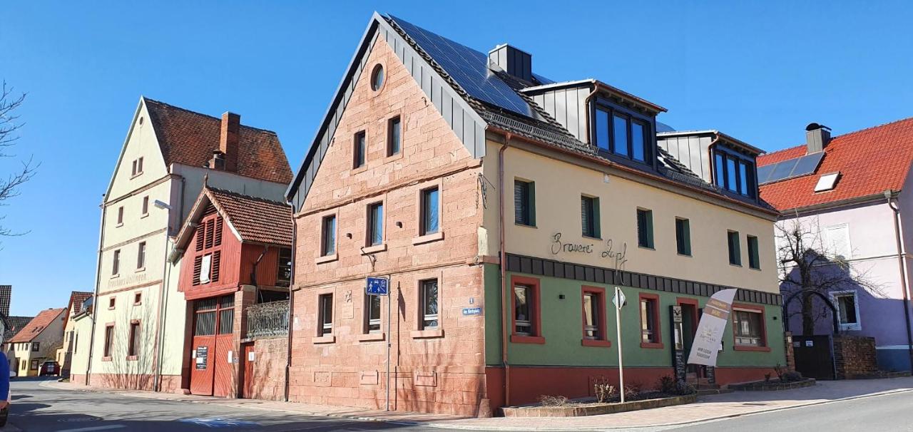 B&B Uettingen - Wirtshaus & Hotel Zur Alten Brauerei Zapf - Bed and Breakfast Uettingen