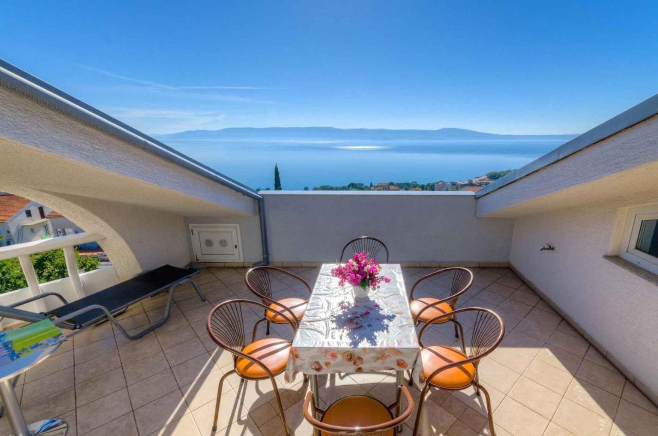 Apartments in Novi Vinodolski 39102 - B&B