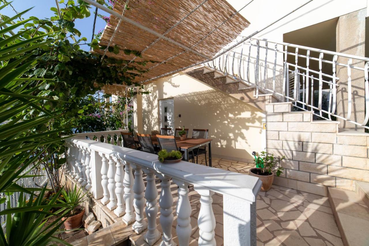 Apartment One - Ferienwohnung Okrug Donji