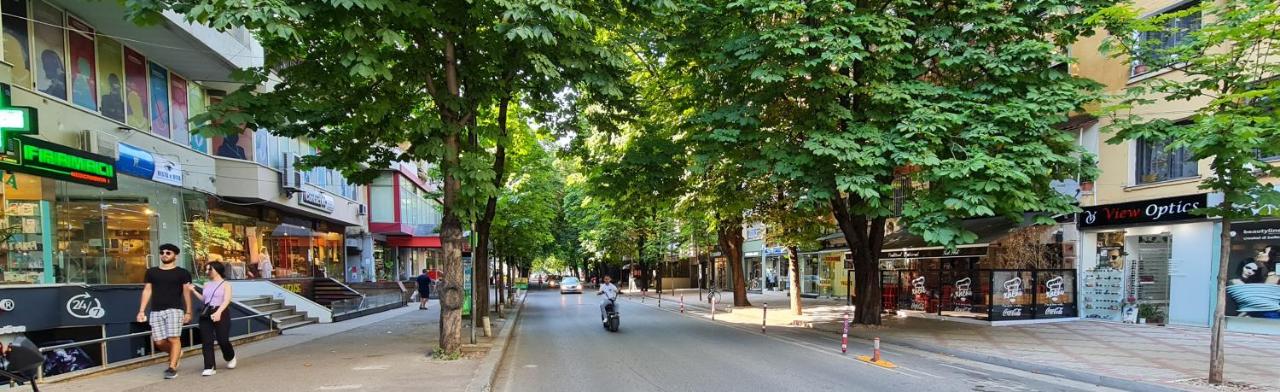 2V1 - Blloku ZY - B&B Tirana