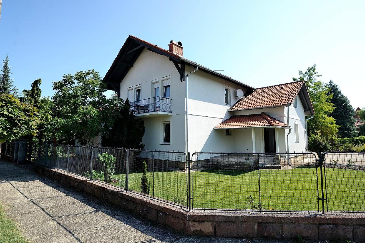 Best Apartman Lelle - B&B