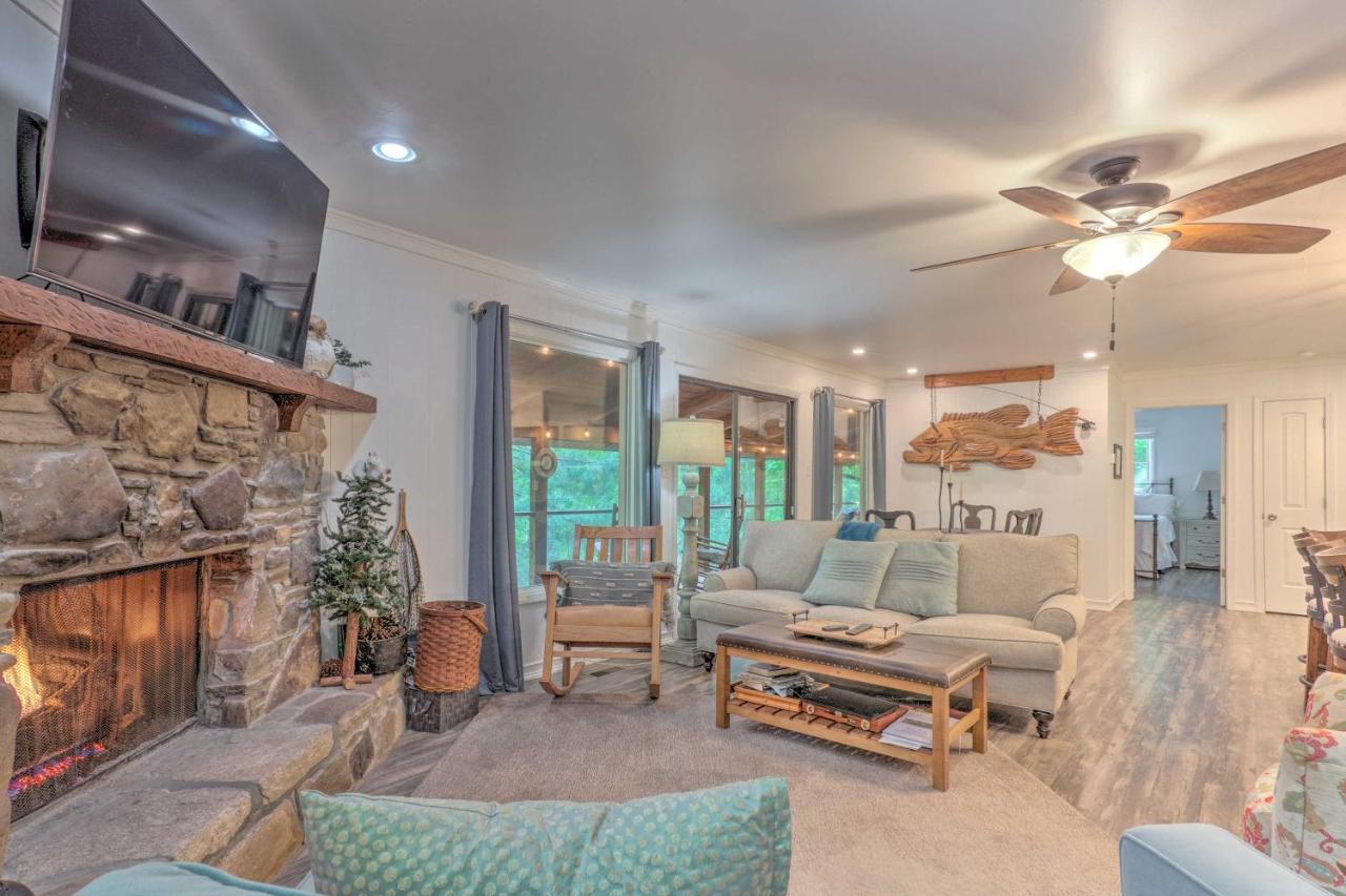 Beautiful Connestee Falls Home w/ Porch in Brevard - B&B Brevard