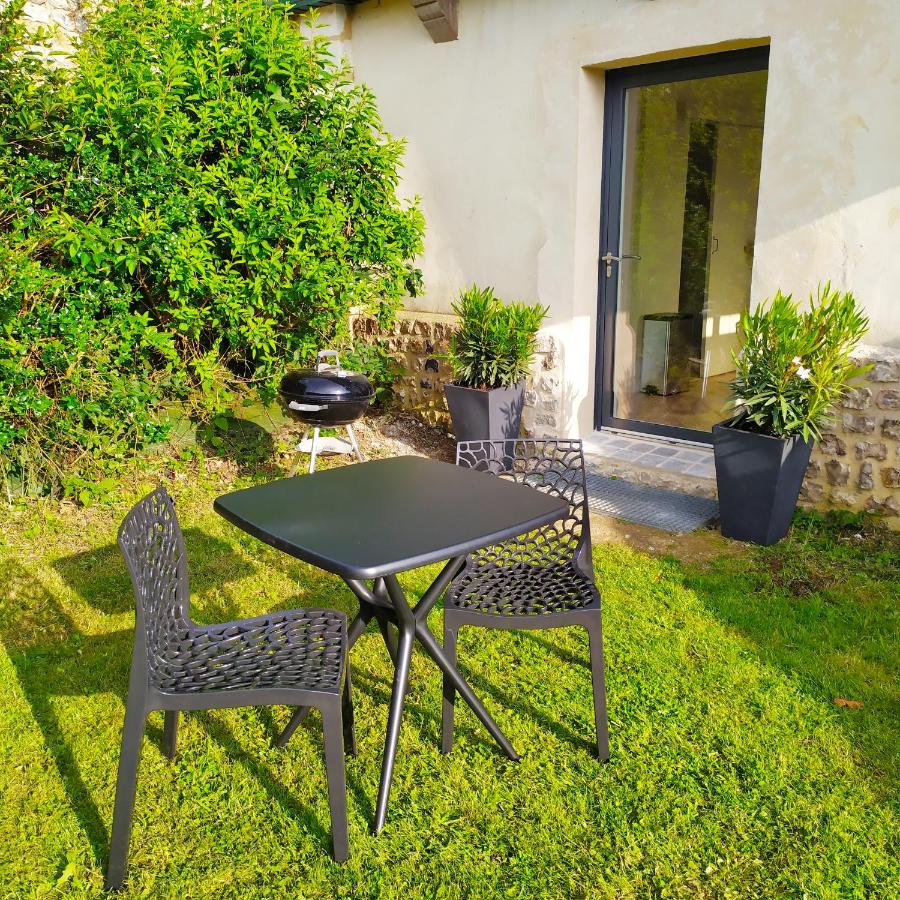 Studio with Garden View